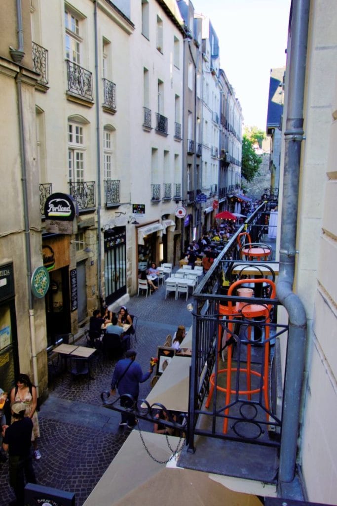 Les ruelles animées du quartier Bouffay